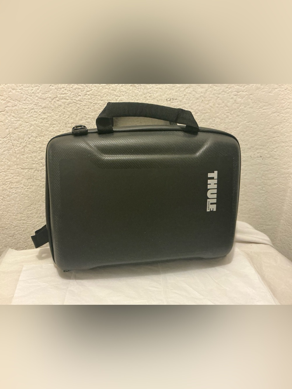 Thule Black Protective Hard Case with Top Handle Sweden Laptop Carrying Case